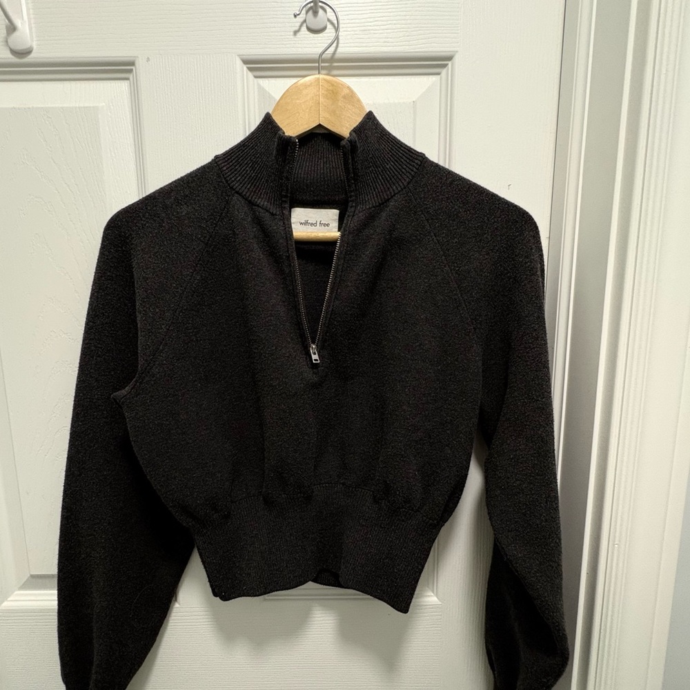 Aritzia Wilfred Free Half Zip Cropped Sweater.  Size XS